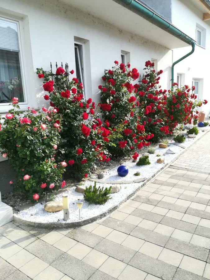 Gaestezimmer Resi Illmitz Bagian luar foto