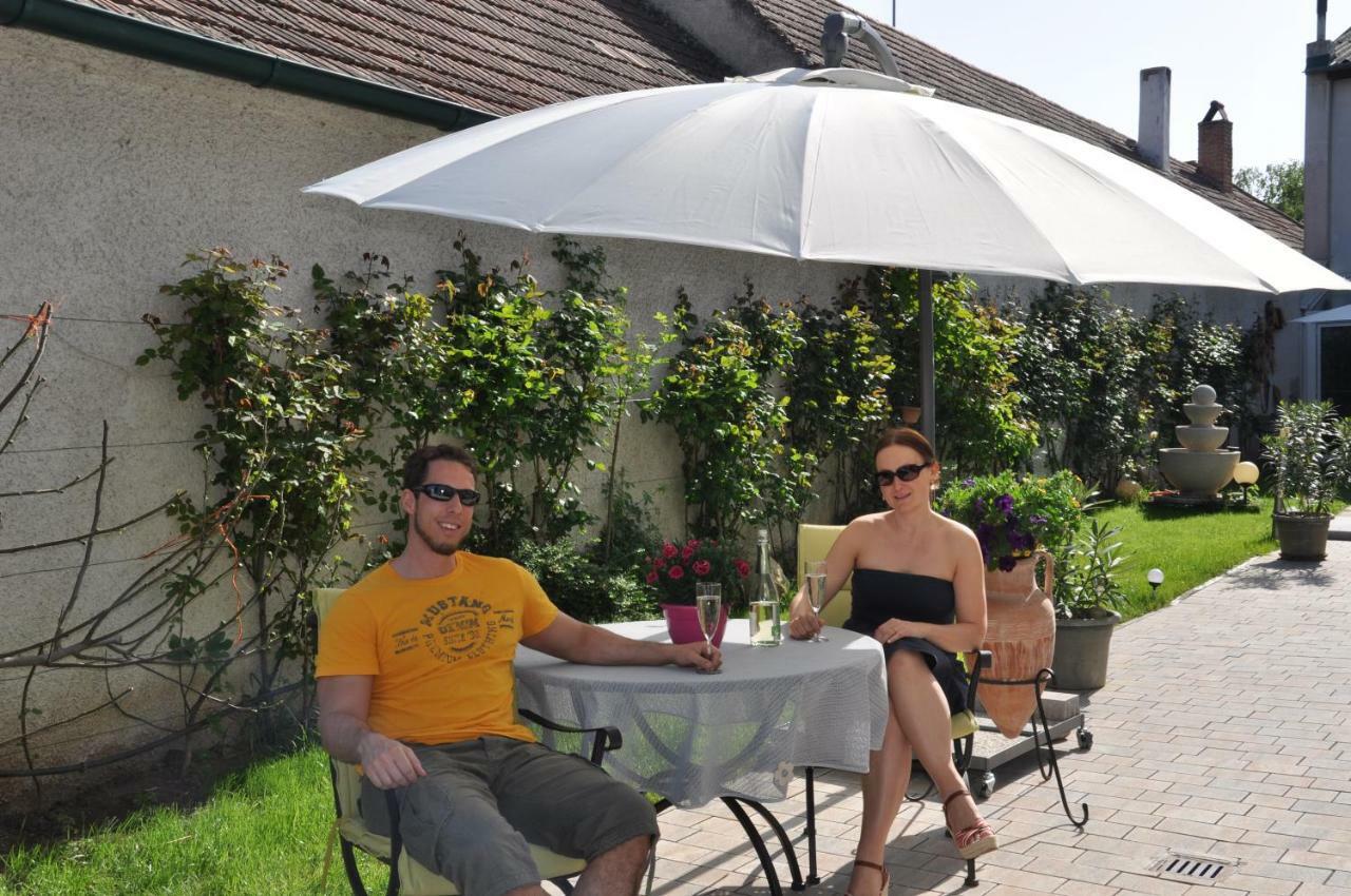 Gaestezimmer Resi Illmitz Bagian luar foto